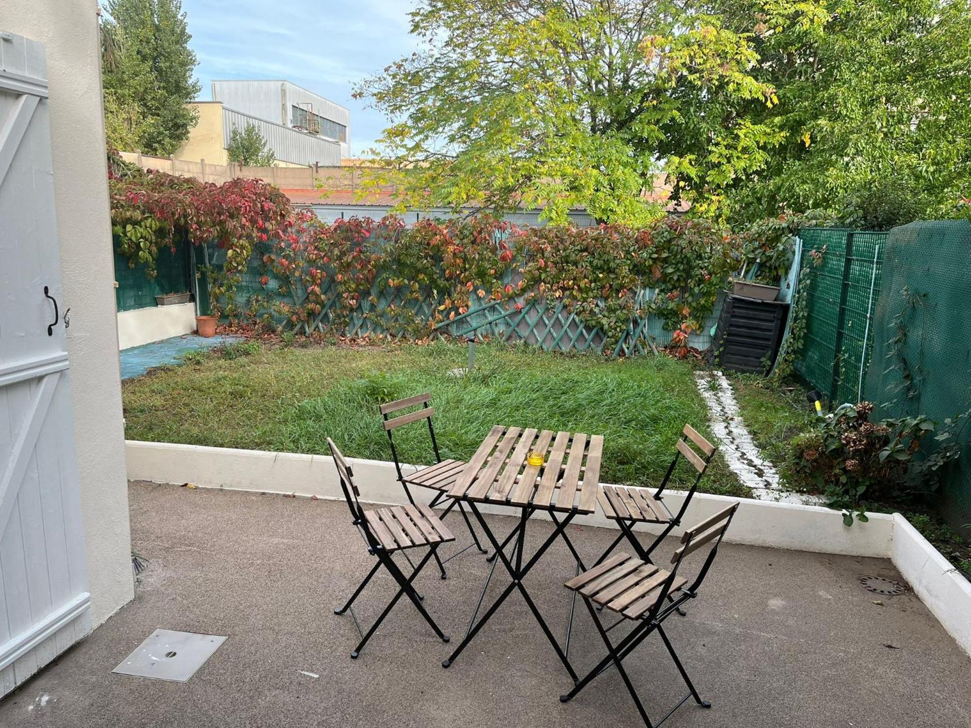 Charmante Maison Avec Jardin Sans Vis-A-Vis Saint-Fons Εξωτερικό φωτογραφία