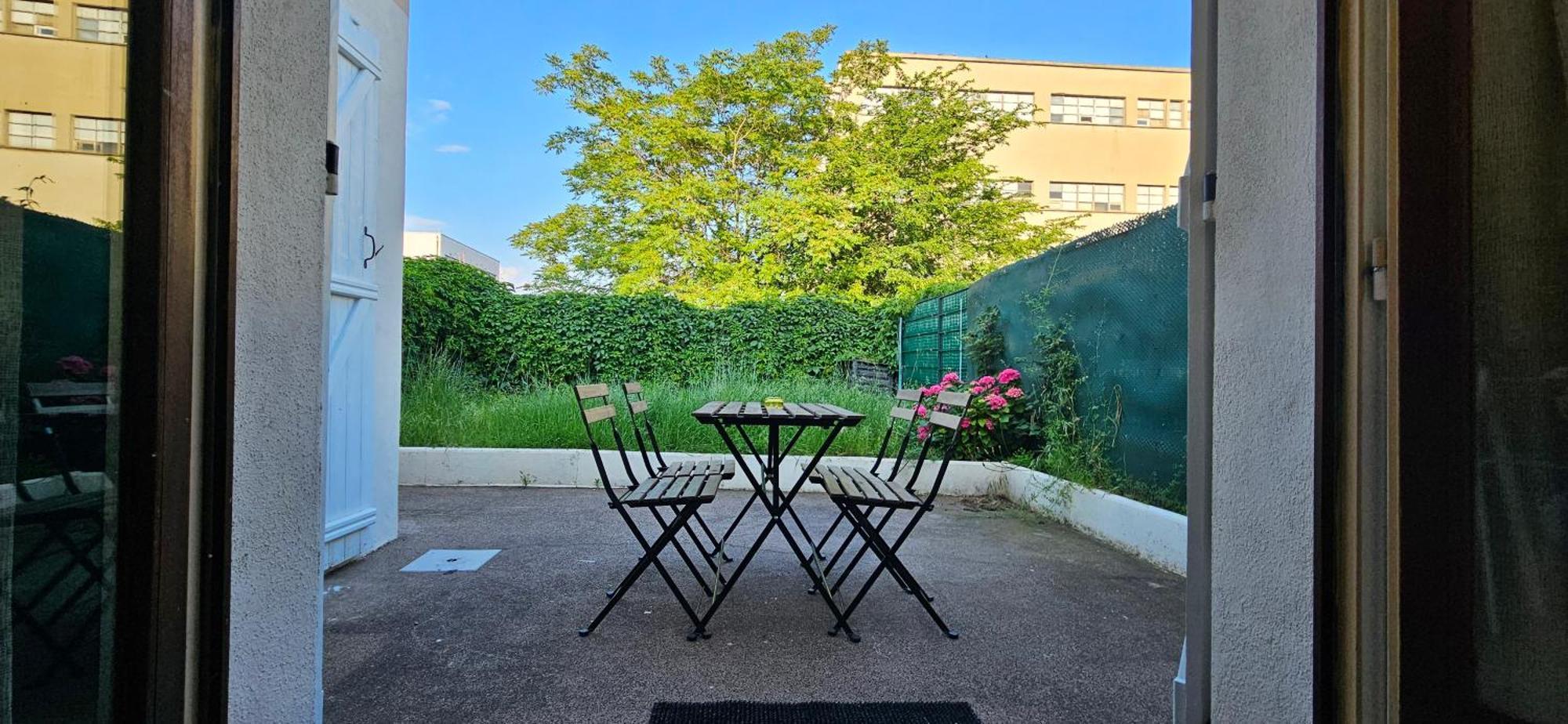 Charmante Maison Avec Jardin Sans Vis-A-Vis Saint-Fons Εξωτερικό φωτογραφία