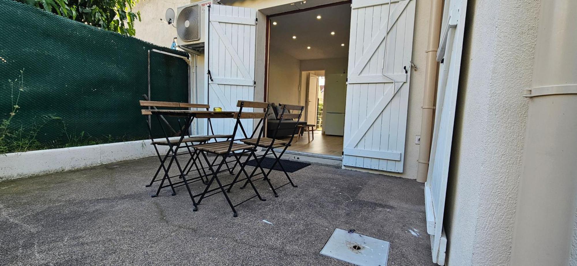 Charmante Maison Avec Jardin Sans Vis-A-Vis Saint-Fons Εξωτερικό φωτογραφία